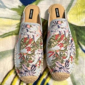 Nine West espadrilles Size 11 beautiful blue with tropical flowers pattern